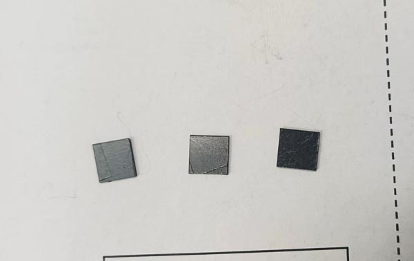 石墨片用什么切割呢？精密激光切割機！(圖1)